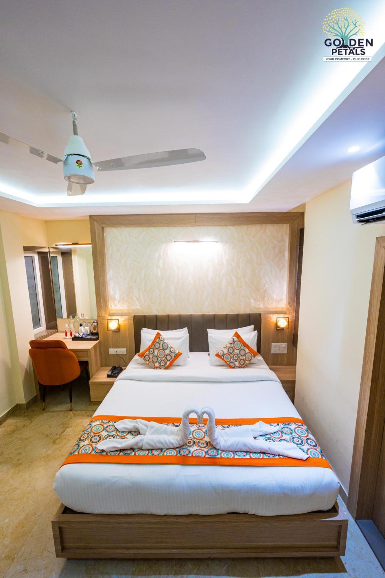 Hotel Golden Petals Varanasi Exterior foto