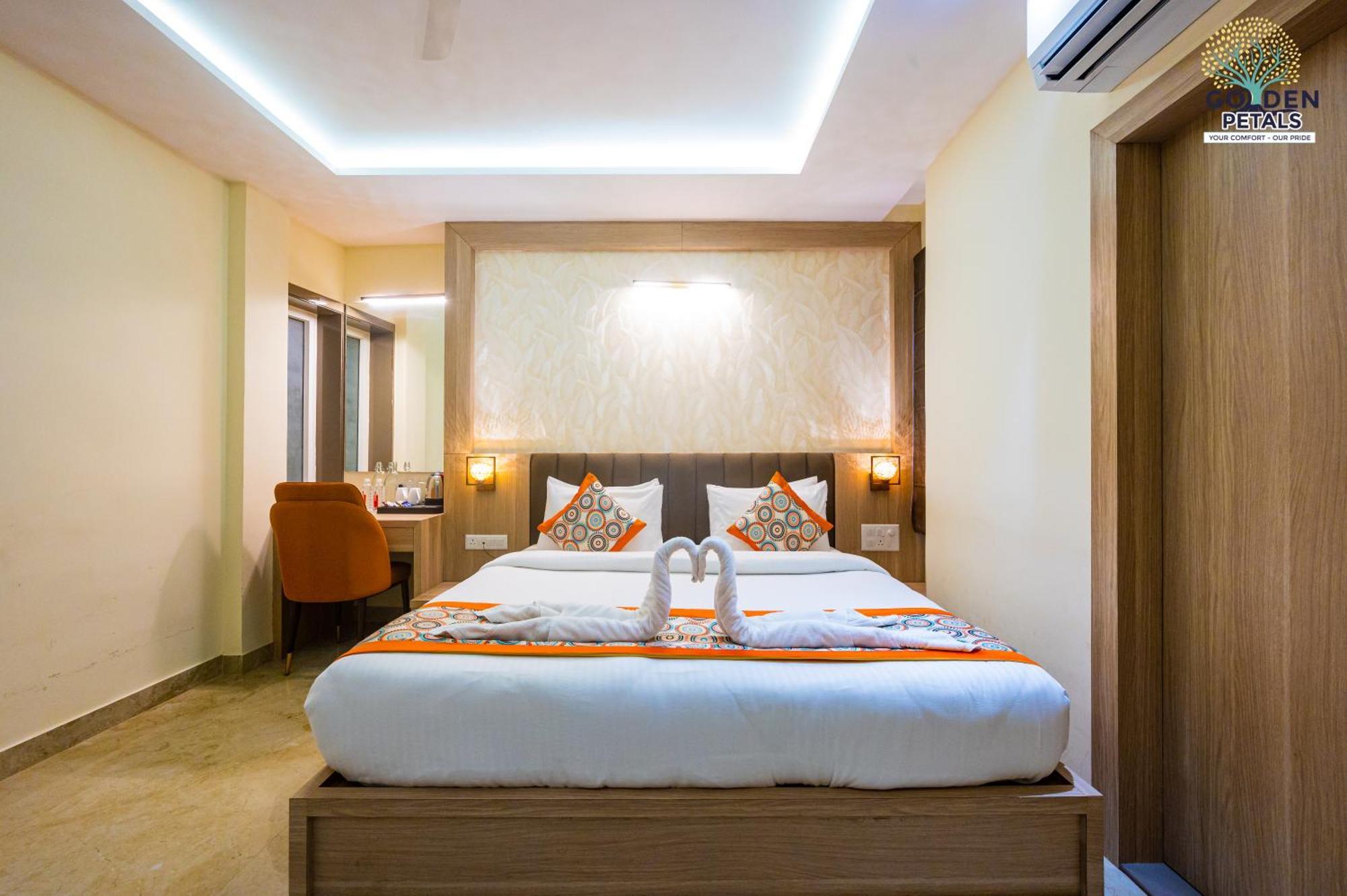 Hotel Golden Petals Varanasi Exterior foto